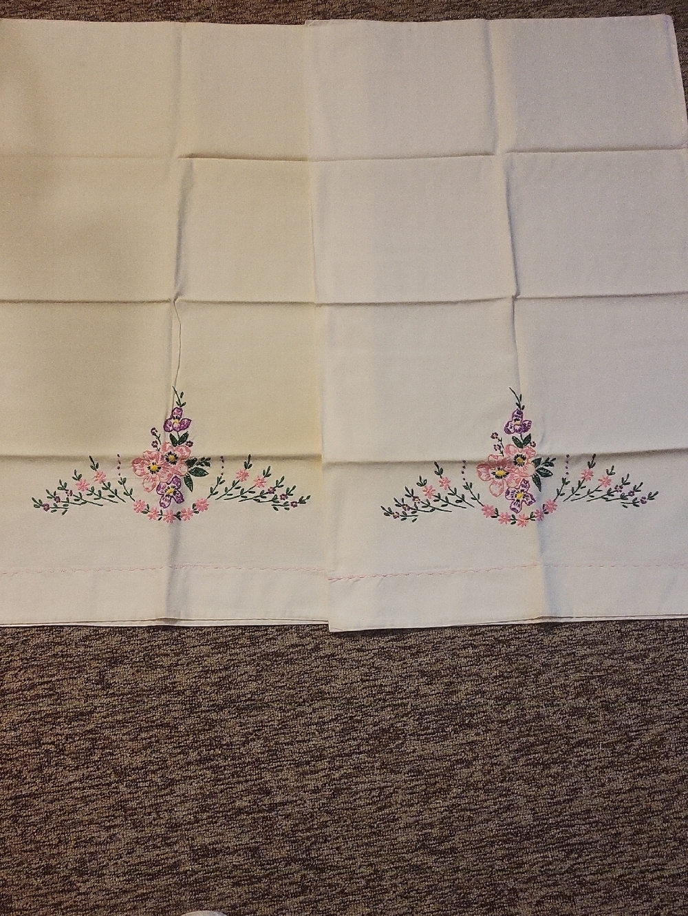 PR OF VINTAGE Pillow CASES